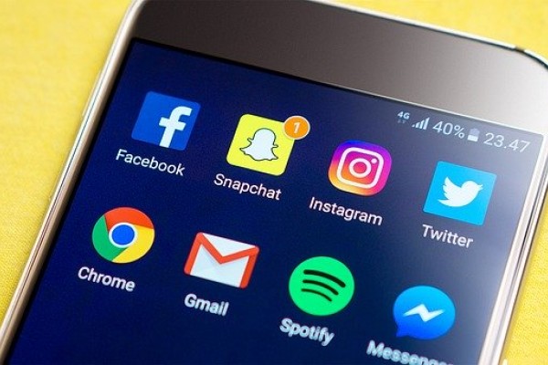 Smartphone, Apps, Twitter, Facebook Instagram, Snapchat,