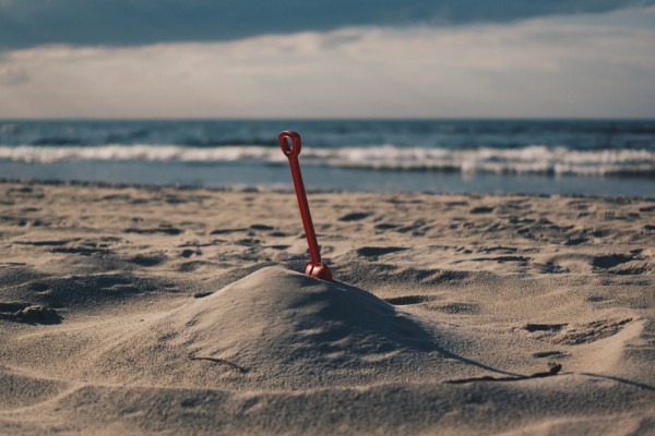 Sandbox, beach, spade, sea
