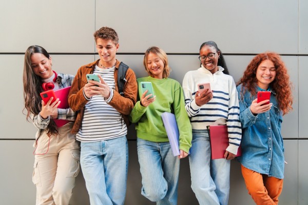 Children, social media, teenagers, smartphones